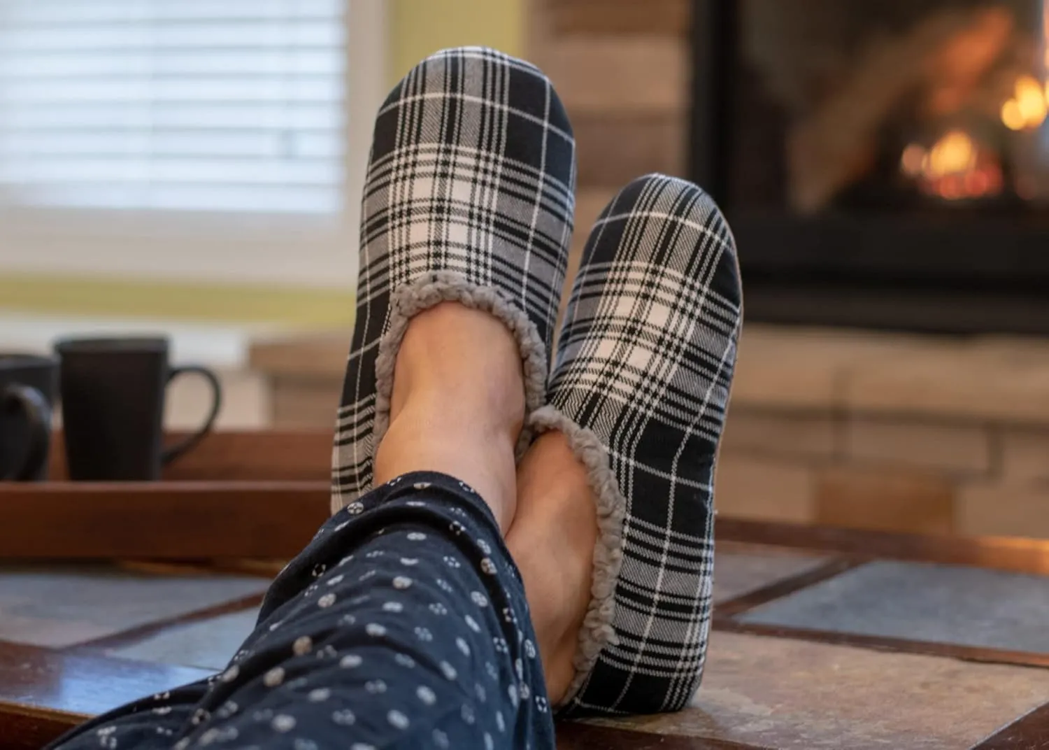Elanze Designs Mens Plaid Plush Lined Cozy Non Slip Indoor Soft Slippers