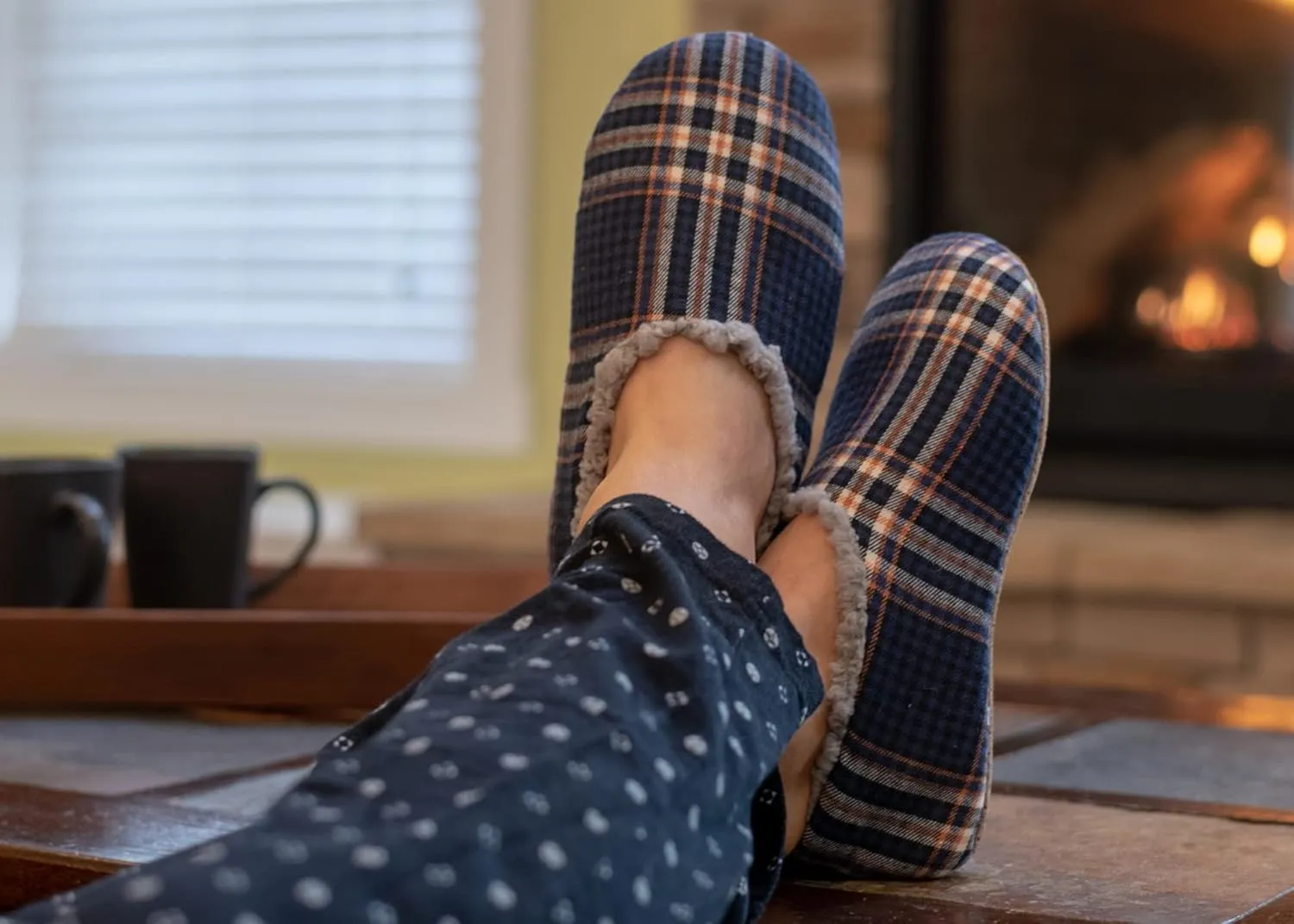 Elanze Designs Mens Plaid Plush Lined Cozy Non Slip Indoor Soft Slippers