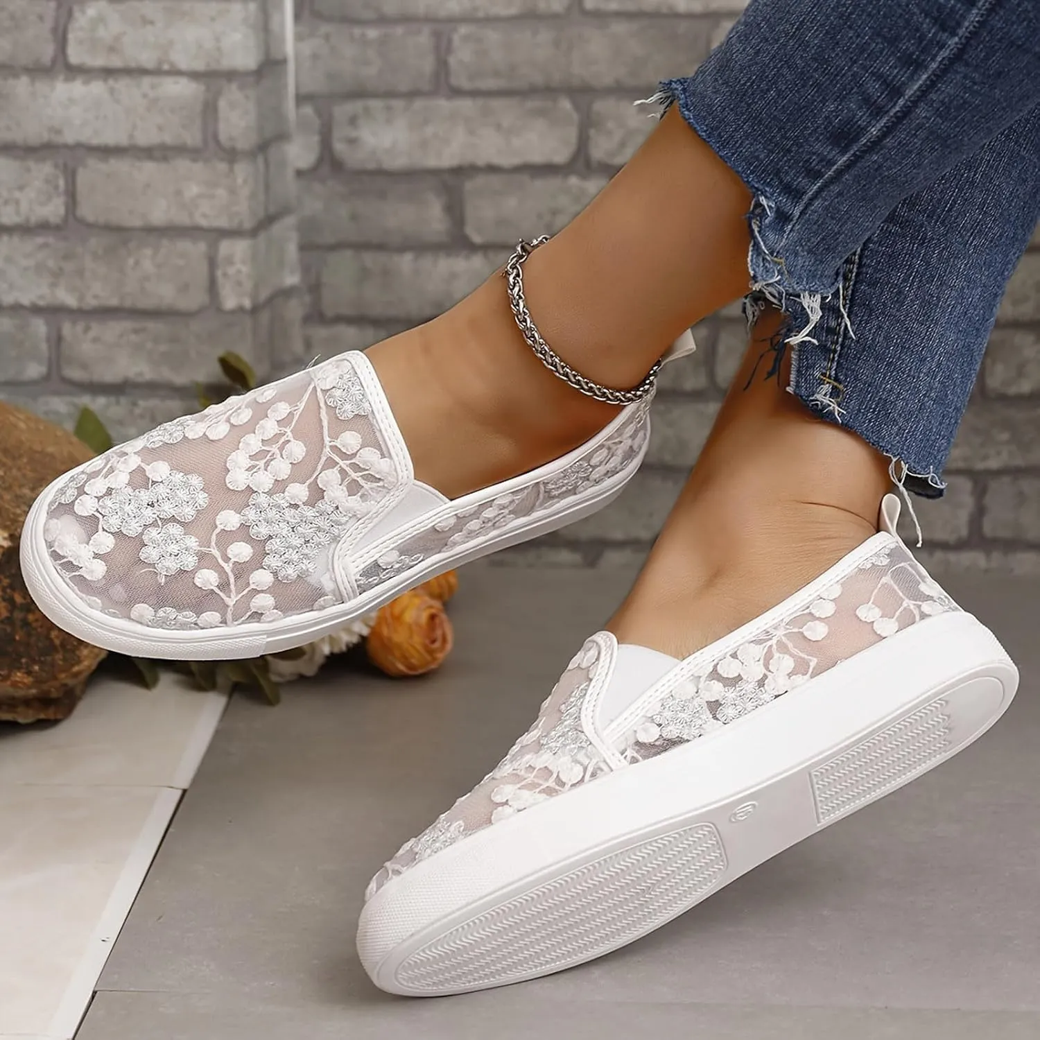 Ladies Casual Floral Pattern Hollow Out Breathable Mesh Large Size Lightweight Non Slip Casual Shoes Women Sandals Home