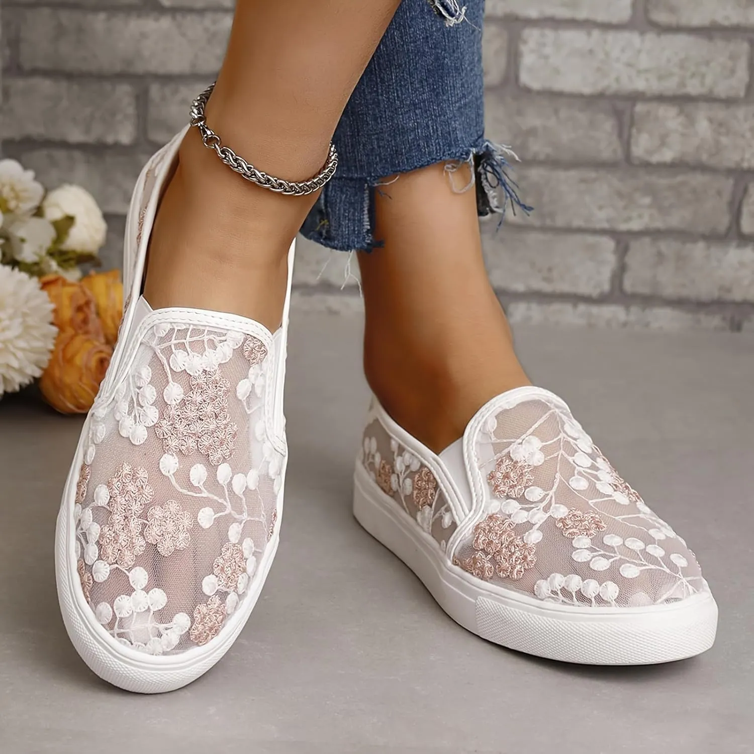 Ladies Casual Floral Pattern Hollow Out Breathable Mesh Large Size Lightweight Non Slip Casual Shoes Women Sandals Home