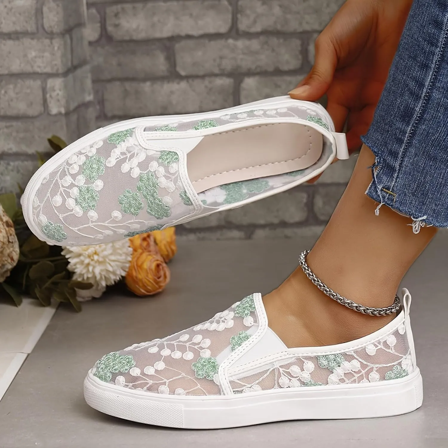 Ladies Casual Floral Pattern Hollow Out Breathable Mesh Large Size Lightweight Non Slip Casual Shoes Women Sandals Home
