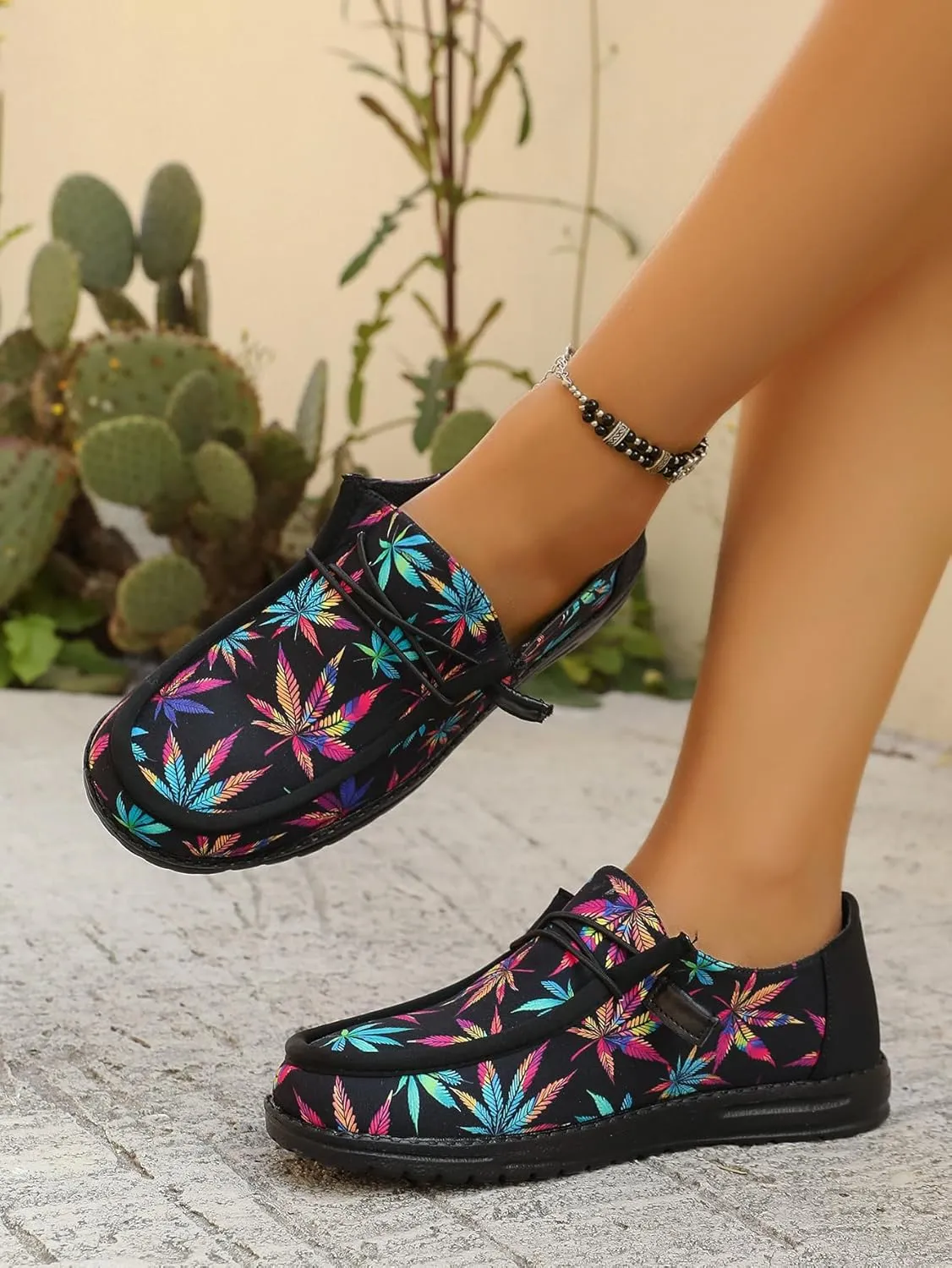 Leaf Print Casual Shoes for Men & Women - Breathable Black Sneakers with Non-Slip Sole - Trendy Botanical Design for Daily Wear & Outdoor Activities