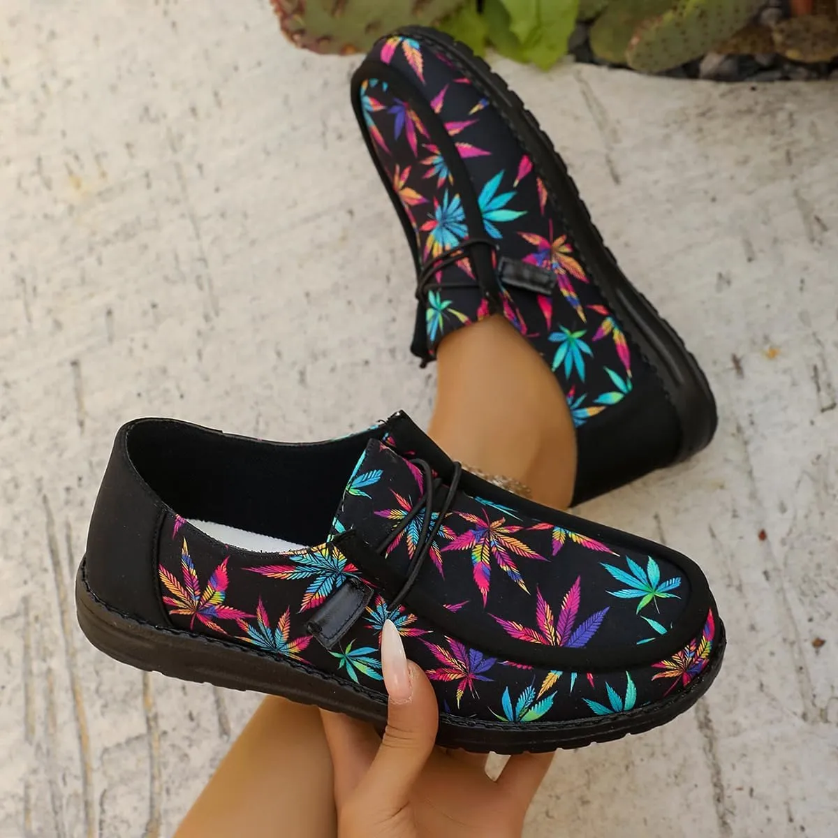 Leaf Print Casual Shoes for Men & Women - Breathable Black Sneakers with Non-Slip Sole - Trendy Botanical Design for Daily Wear & Outdoor Activities