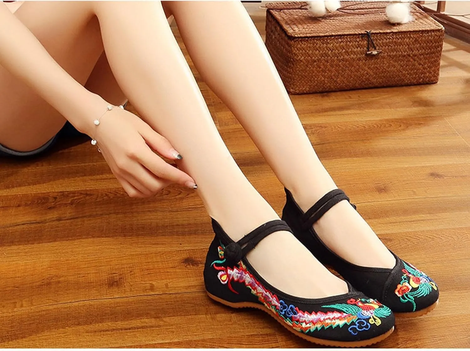 Women's Floral Embroidered Vintange Flat Shoes Casual Walking Sandals Low Wedge Strap Flats Dress Wedding Dance Shoes